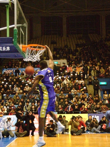 上赛季至今奥利塞德甲助攻22次，同期五大联赛第一（自上赛季至今，奥利塞在德甲送出22次助攻，领跑五大联赛）