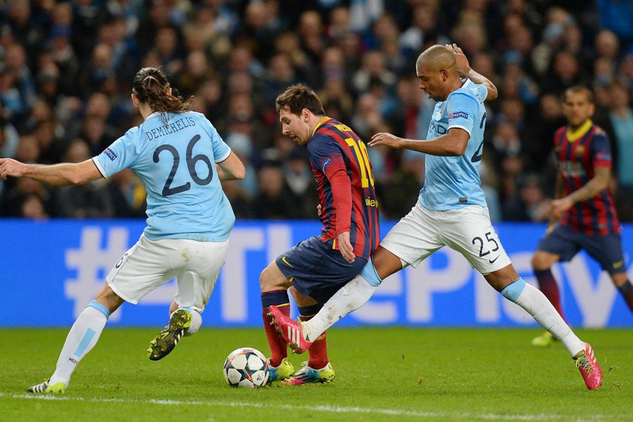 马丁内斯：昨天训练后B费让内维斯主罚任意球；更衣室氛围很好（马丁内斯透露：B费昨训后将任意球机会让给内维斯，更衣室气氛不错）