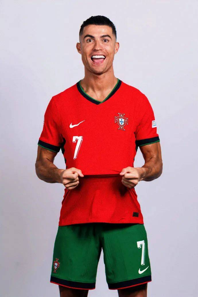 爱德华兹：杰伦·布朗进球后嘲笑我太矮小，这彻底激发了我（爱德华兹：杰伦·布朗进球后讥讽我身高，完全点燃了我的斗志）