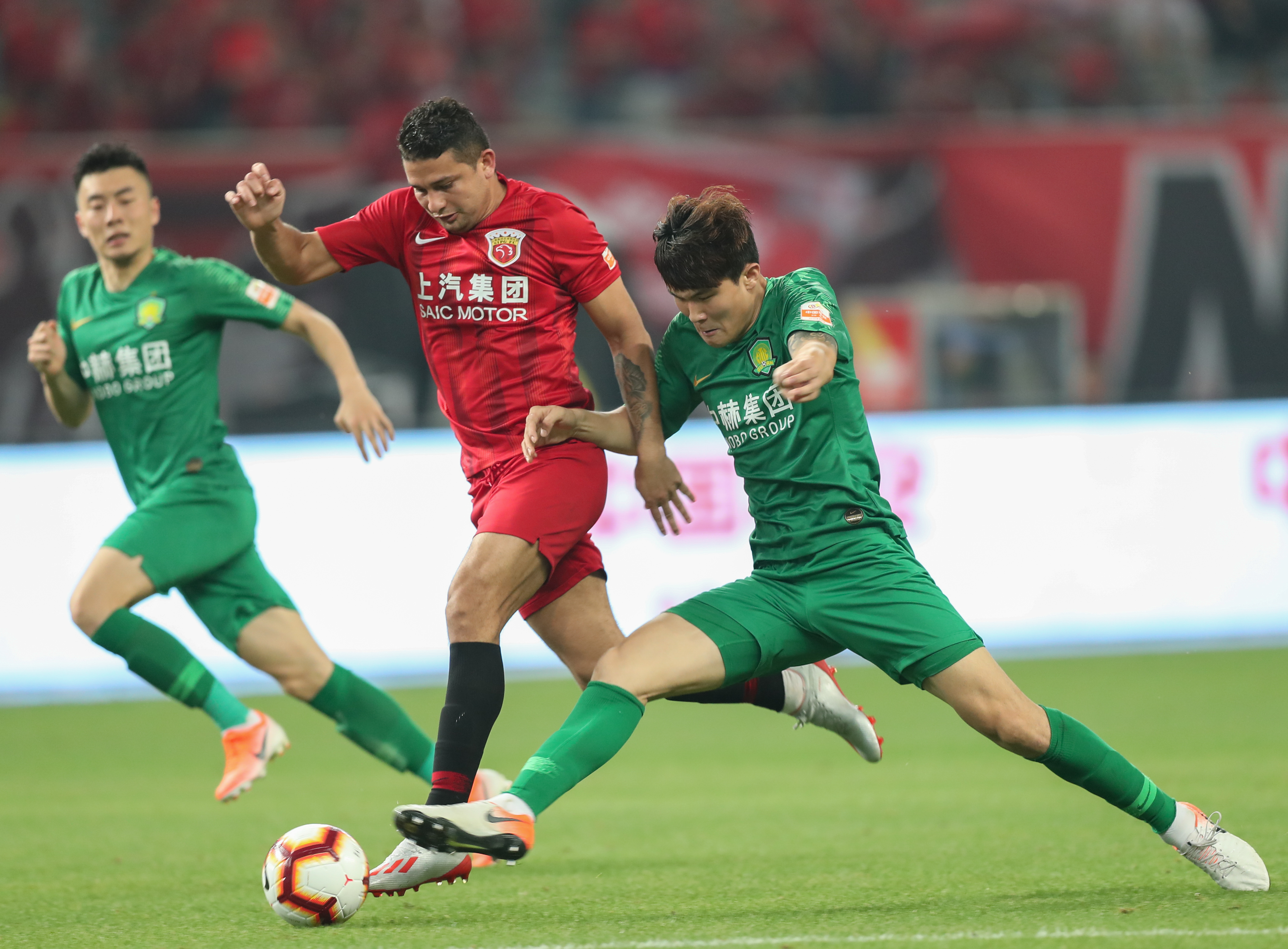 亨利：皇马应该相信阿隆索，上任半年就下课那太荒谬了（亨利：皇马应信任阿隆索，执教半年就解雇太荒唐）