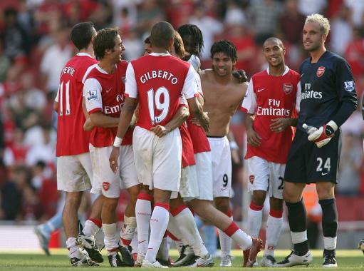 球迷领袖怒斥穆帅：厚颜无耻议论对手，对本方粗野动作装瞎！（球迷领袖怒批穆帅：肆意评点对手，对己方粗暴犯规却选择性失明）