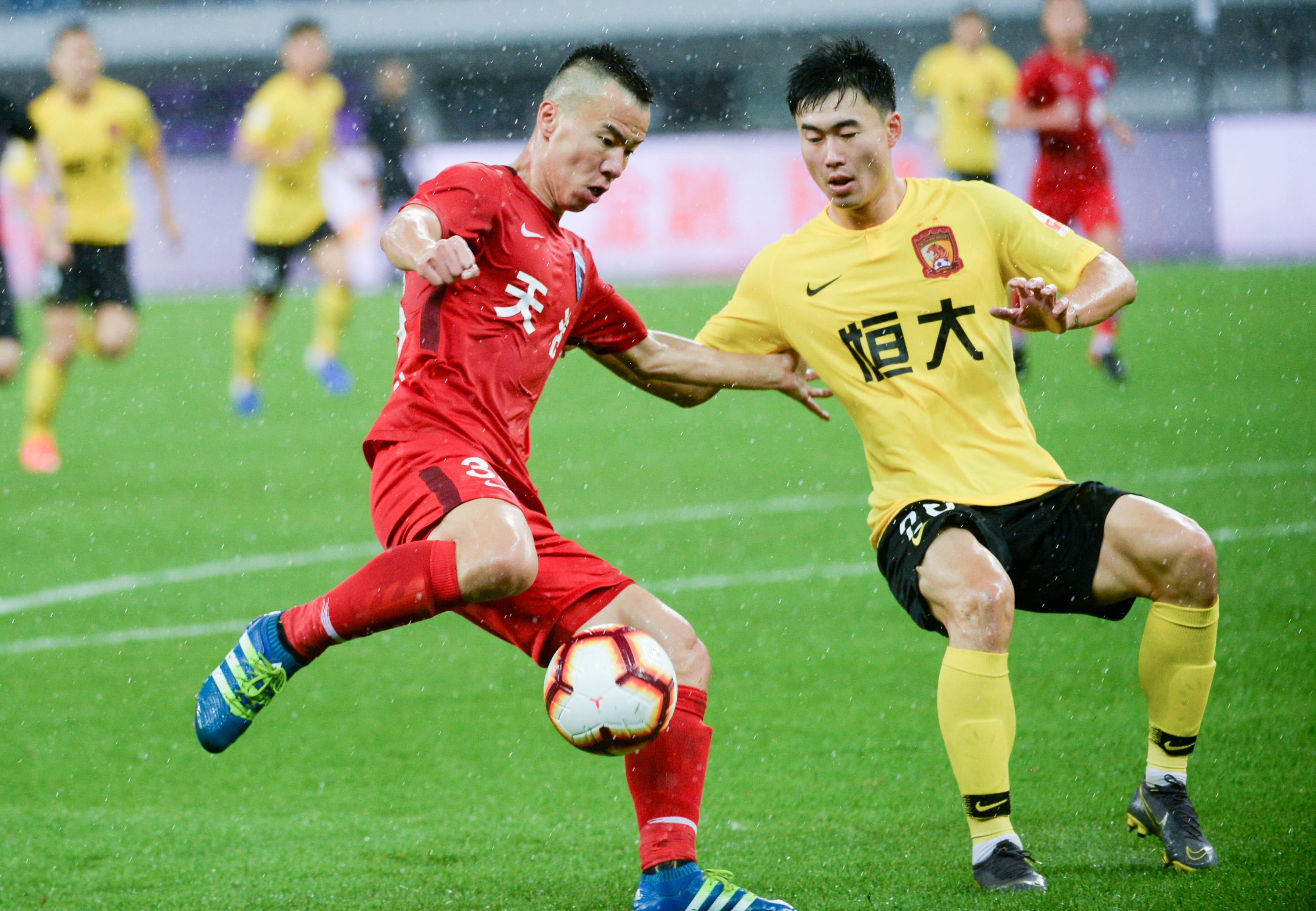 郭艾伦赵继伟缺席！辽宁末节崩盘输广州 付豪仅4分徐昕14+6（双核缺阵！辽宁末节溃败不敌广州：付豪仅4分，徐昕14+6）