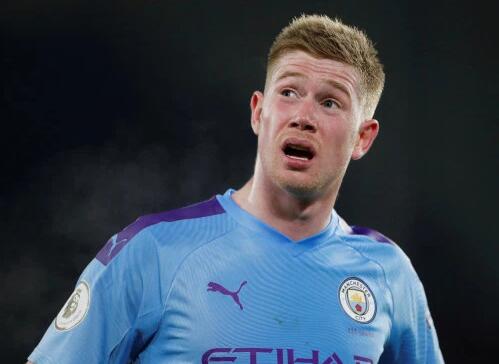 给你修修胡子，瓦科分享自己用剪刀剪克雷桑胡子的照片（瓦科晒照：亲手用剪刀为克雷桑修须）